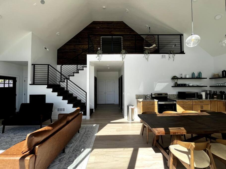 Red Rock Retreat Stunning Floor To Ceiling Views Villa Хеч Екстериор снимка